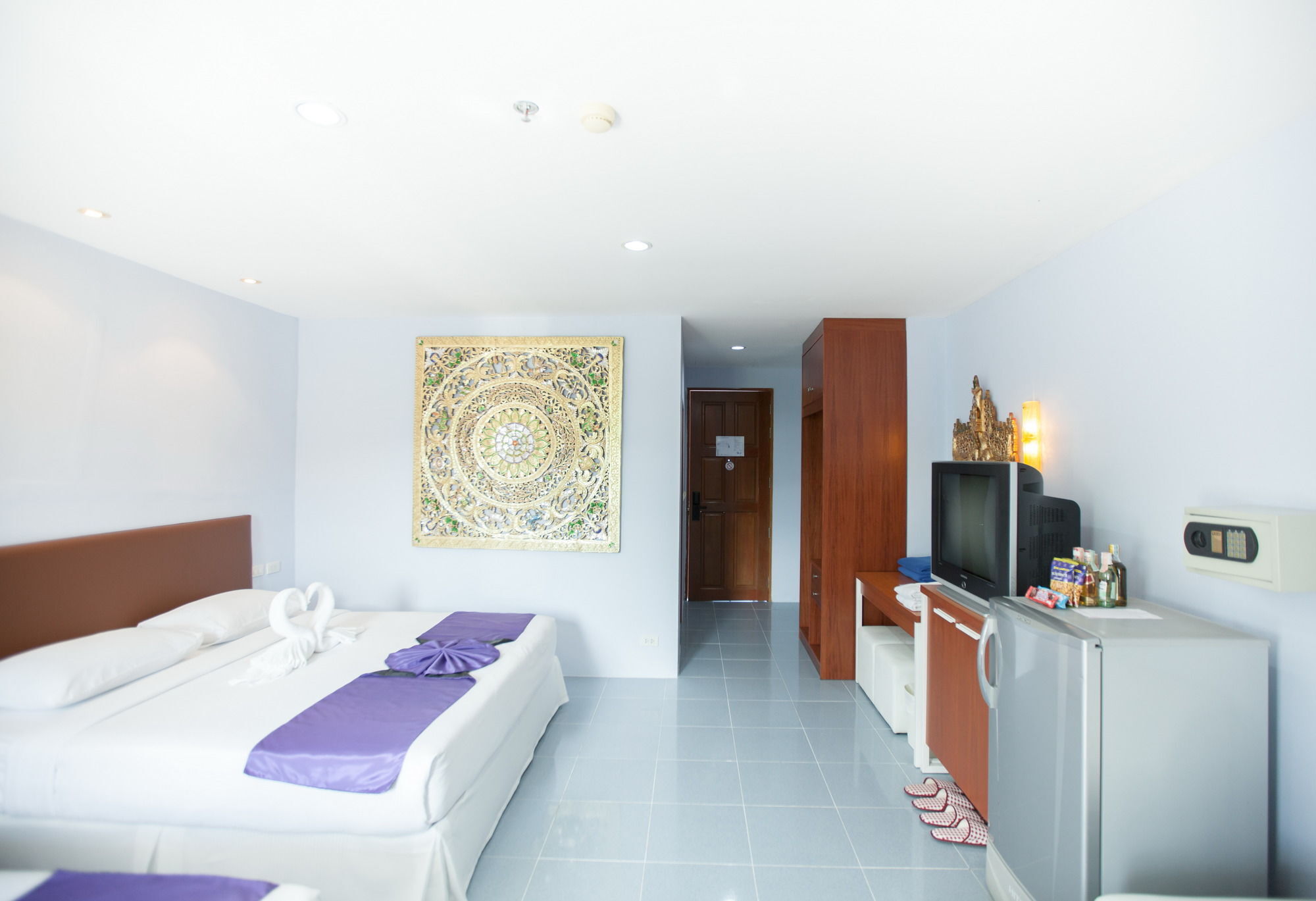Chalong Beach Hotel Phuket Rawai Exterior photo
